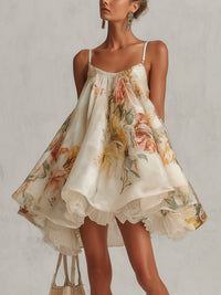Vestido Mini Evasé en Organza Floral Beige con Ribete de Encaje