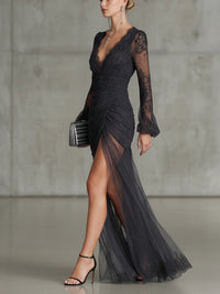Vestido maxi largo gris oscuro de encaje con manga larga y abertura