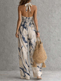 Mono con escote halter, estampado tinta china y pantalón ancho con bolsillos