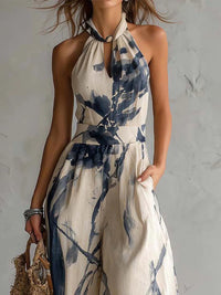 Mono con escote halter, estampado tinta china y pantalón ancho con bolsillos