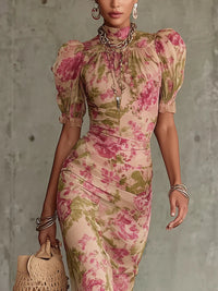 Abito Maxi con Stampa Rosa Vintage e Maniche a Sbuffo (Accessori non inclusi)