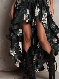 Vestido maxi negro sin tirantes de largo irregular con estampado floral bohemio