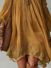 Vestido Mini Amarillo en Chifón Floral con Hombros Descubiertos