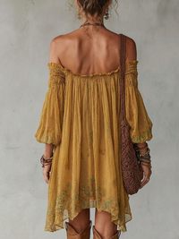 Vestido Mini Amarillo en Chifón Floral con Hombros Descubiertos