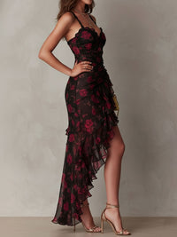 Abito Chic Nero e Rosso con Fiori e Rouches in Fondo