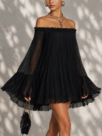 Vestido Mini Negro con Mangas Acampanadas y Volantes