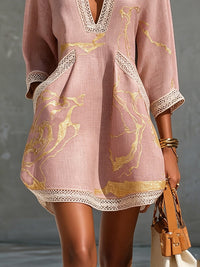 Vestido Mini con Escote en V Estampado en Oro Rosa