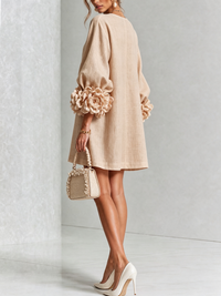 Ambra | Minivestido de Mezcla de Lino con Puños de Rosa, Beige