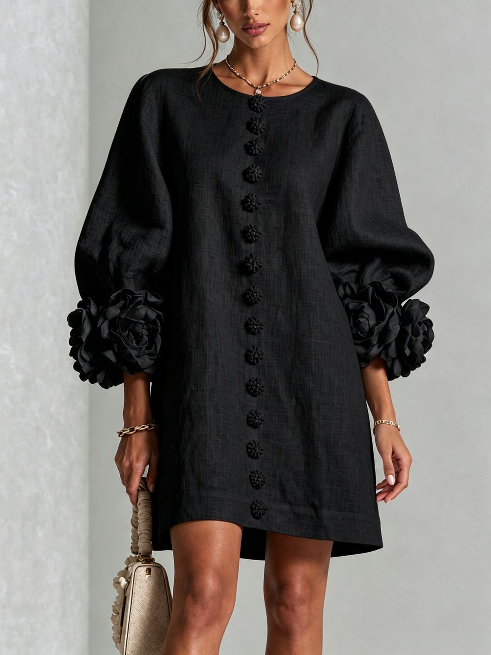 Cecilia | Minivestido de Mezcla de Lino con Puños de Rosa, Negro