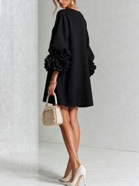 Cecilia | Minivestido de Mezcla de Lino con Puños de Rosa, Negro