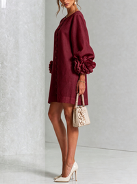 Ilaria | Minivestido de Mezcla de Lino con Puños de Rosa, Burdeos