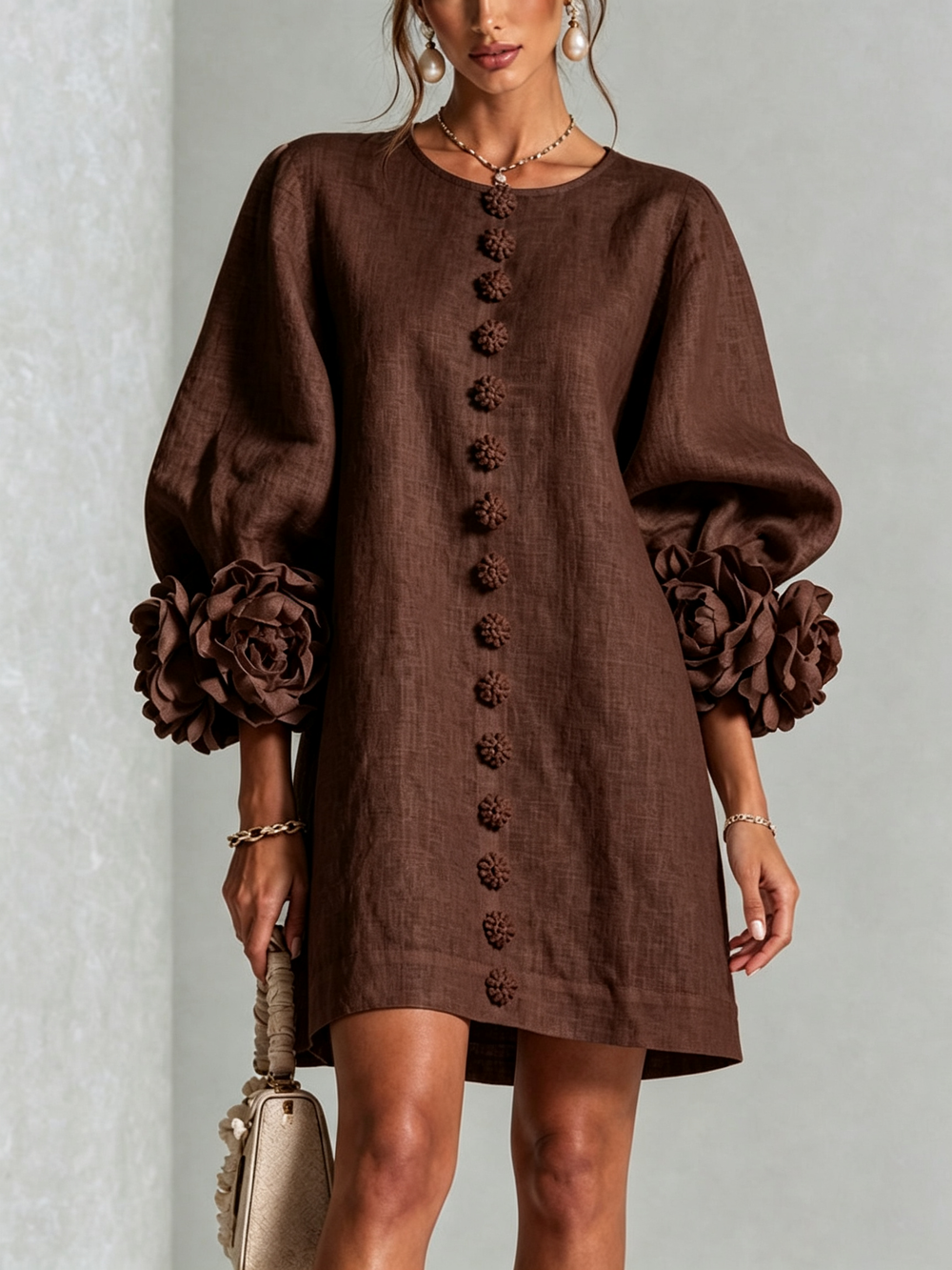Bruna | Minivestido de Mezcla de Lino con Puños de Rosa, Marrón Chocolate
