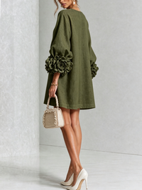 Gaia | Minivestido de Mezcla de Lino con Puños de Rosa, Verde Oliva
