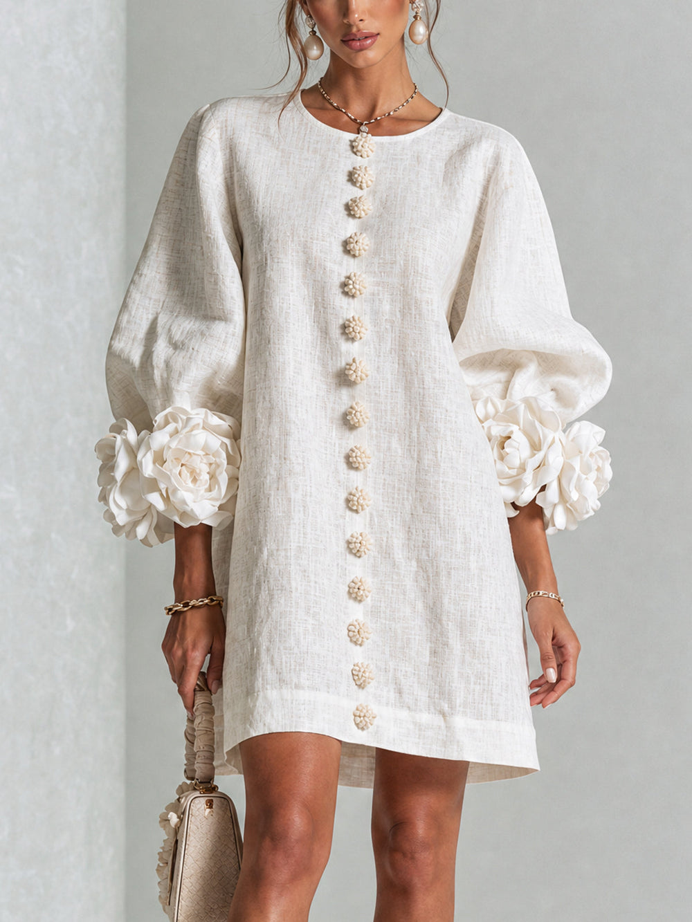 Chiara | Minivestido de Mezcla de Lino con Puños de Rosa, Blanco