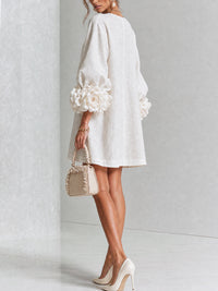 Chiara | Minivestido de Mezcla de Lino con Puños de Rosa, Blanco