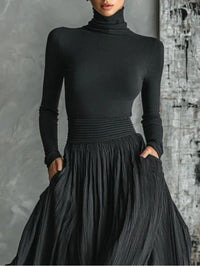 Rachele | Conjunto negro con falda plisada y jersey de manga larga
